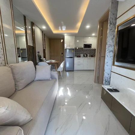 Romantic Beach Apartment芭堤雅水系高档酒店式公寓可做饭 Джомтиен Бийч Екстериор снимка