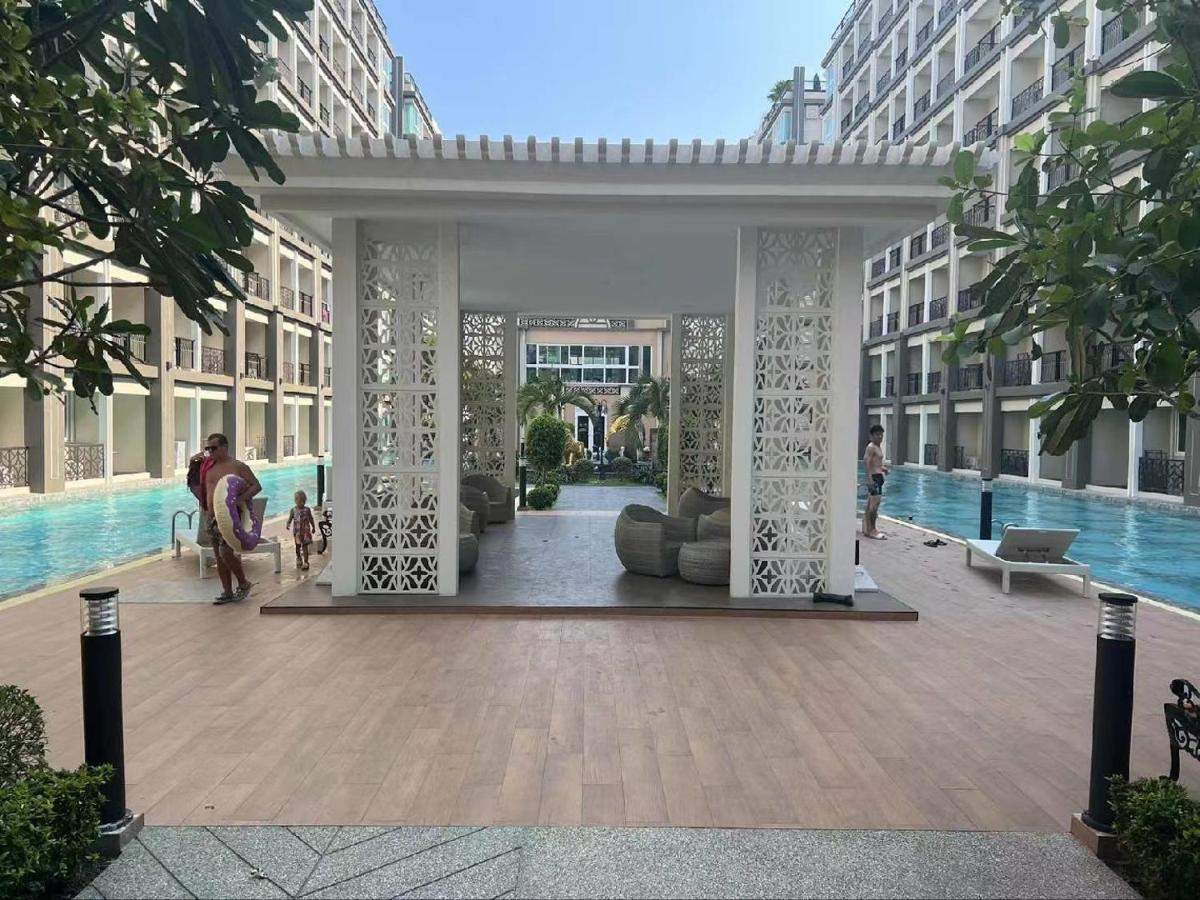 Romantic Beach Apartment芭堤雅水系高档酒店式公寓可做饭 Джомтиен Бийч Екстериор снимка
