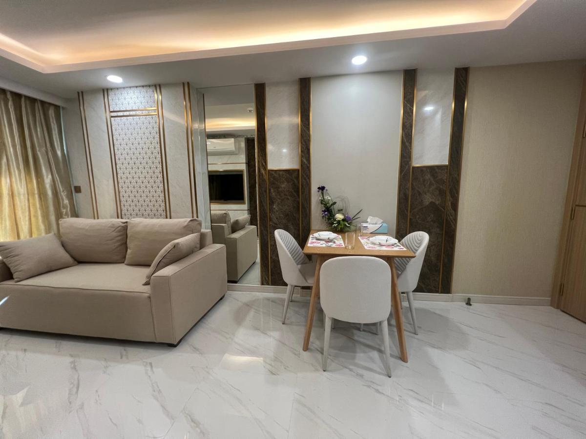 Romantic Beach Apartment芭堤雅水系高档酒店式公寓可做饭 Джомтиен Бийч Екстериор снимка
