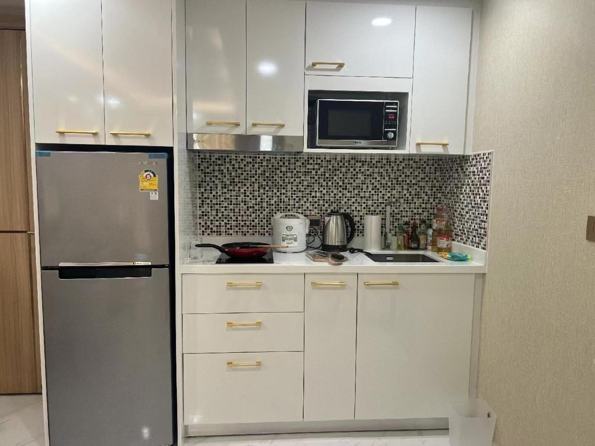 Romantic Beach Apartment芭堤雅水系高档酒店式公寓可做饭 Джомтиен Бийч Екстериор снимка