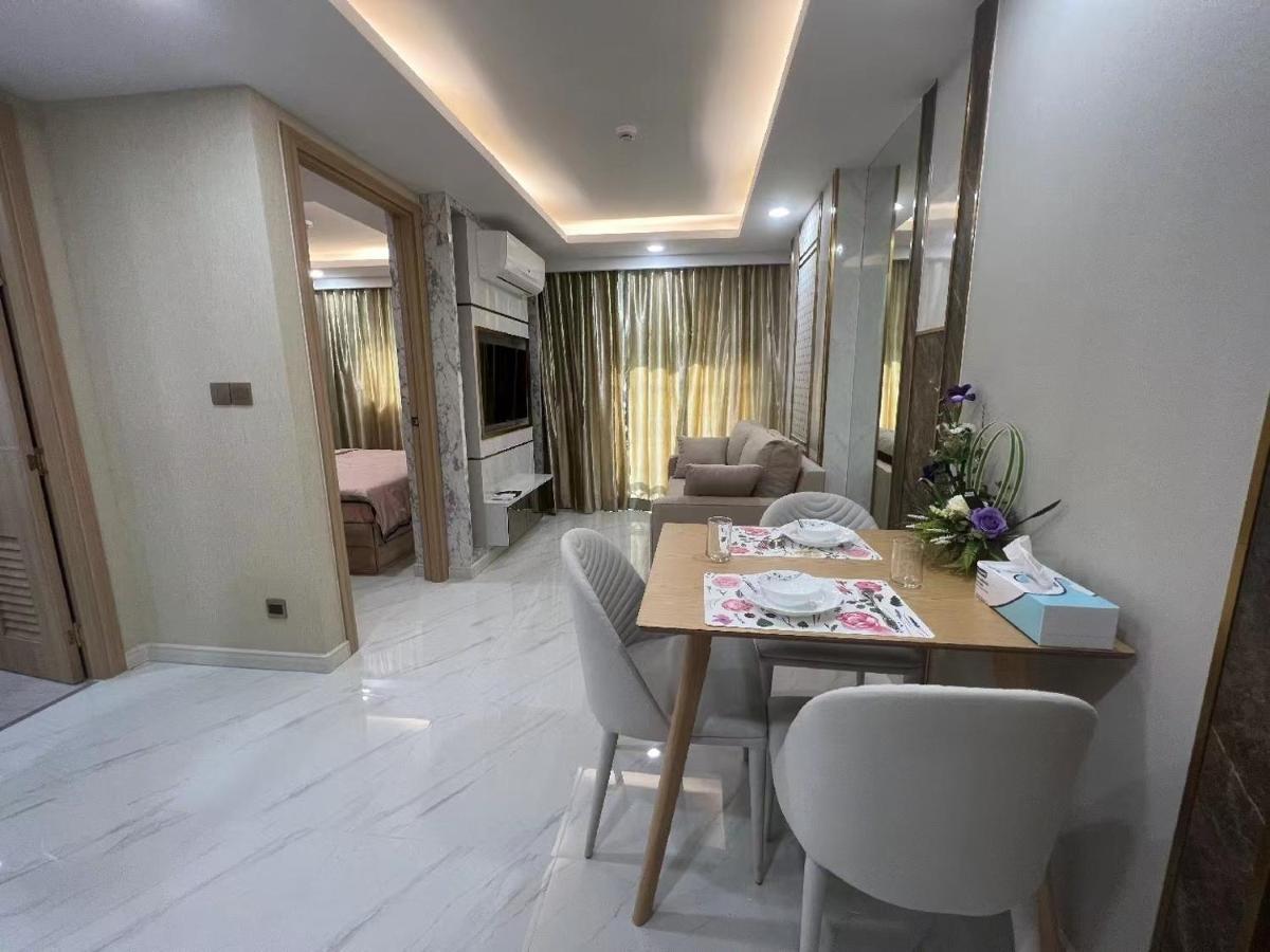 Romantic Beach Apartment芭堤雅水系高档酒店式公寓可做饭 Джомтиен Бийч Екстериор снимка